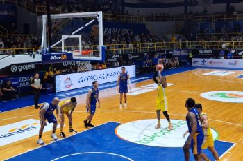 Pukulan tiga poin Kevin Poetiray bawa KSB permalukan SM skor 69-66