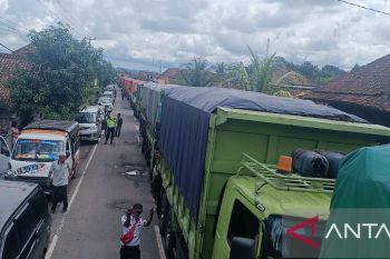 Sempat lumpuh total, Satlantas Polres OKU urai kemacetan di Jalinsum