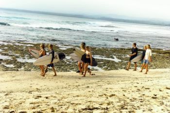 Kejuaraan dunia Surfing Krui Pro kembali digelar di Pesisir Barat