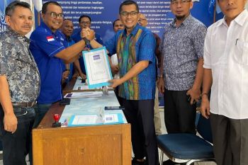 Miko Kamal ambil formulir calon Wali Kota Padang Partai Demokrat