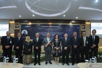 Penasehat deputi OJK kaji kinerja bank