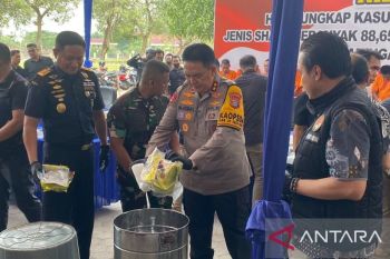 Khawatir disalahgunakan, puluhan kilogram sabu dan ribuan pil ekstasi dimusnahkan Polda Riau