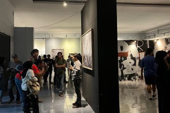 Pameran Foto dan Seni Rupa "Di Bawah Kuasa Naga" Resmi Dibuka
