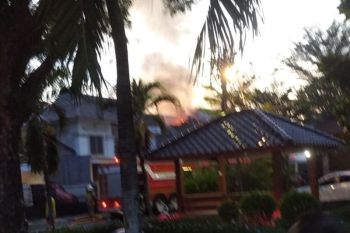 Seorang pria meninggal dalam kebakaran rumah di Kalideres