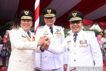 Wali Kota Makassar menerima penghargaan penyelenggara pemda terbaik