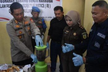 Polresta Bulukumba memusnahkan barang bukti sabu dari 7 kasus