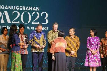 IOM Indonesia dianugerahi Penghargaan Hasan Wirajuda Pelindungan WNI oleh Menlu RI