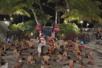 DTW Tanah Lot Tabanan sajikan pagelaran budaya dan ular suci