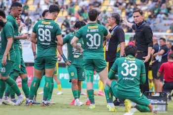 Liga 1, Persebaya Surabaya pertahankan susunan tim pelatih