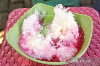 Segarnya Es Pisang Ijo Palu Butung Legendaris Surabaya