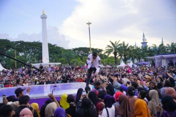 Ungu dan artis lainnya sukses hibur warga di Alun-Alun Kota Madiun
