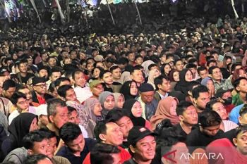 AHY nobar Indonesia vs Uzbekistan bersama ribuan warga Banyuwangi