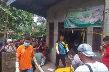 Polisi tangani mayat seorang wanita di rumahnya di Dharmasraya