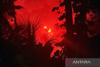 Gunung Ruang di Sitaro kembali berstatus awas setelah kembali erupsi