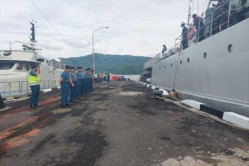 KRI Kakap dikerahkan evakuasi warga terdampak erupsi Gunung Ruang