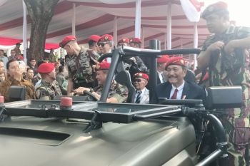 Luhut Pandjaitan disopiri Danjen Kopassus, dikawal sang menantu