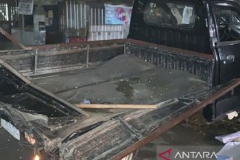 Truk seruduk mobil bak terbuka akibatkan anggota KNPI meninggal