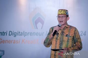 Menparekraf beri penguatan literasi digital bagi santri