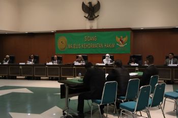 KY berhentikan seorang hakim yang berselingkuh