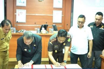 Pj Bupati dan Kejari Muara Enim teken perjanjian hibah