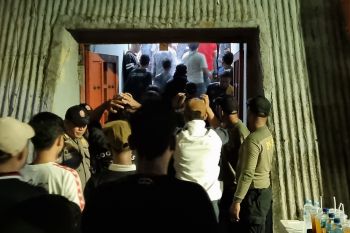 Gelora 10 Nopember dipadati suporter nonton bareng Timnas U-23