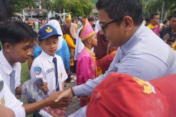 DSLNG kembali serahkan paket bantuan pendidikan
