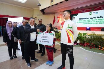 Riau berikan belasan miliar bonus kepada atlet peraih medali di POPNAS