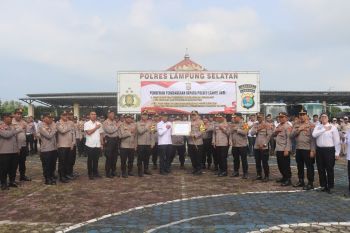 Polres Lampung Selatan terima penghargaan dari PT ASDP