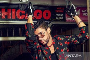 Bad Bunny guncang panggung Super Bowl 2026