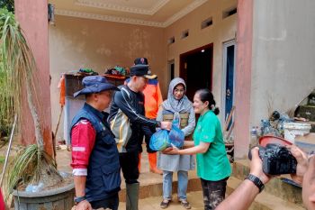 Pemkot Sawahlunto langsung antarkan bantuan pada korban banjir dan longsor