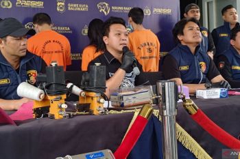 Polisi tetapkan empat orang tersangka kasus penipuan pengiriman barang