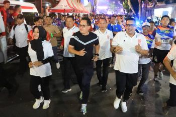 Lari malam, kearifan lokal dan tren kekinian