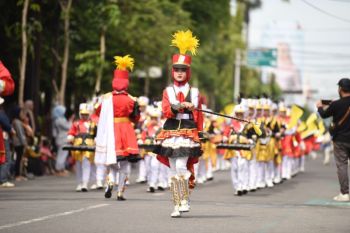 Pj Wali Kota Kediri berangkatkan lomba kirab dan drumband