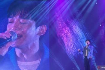 Chen menghibur penggemar di Saranghaeyo Indonesia 2024