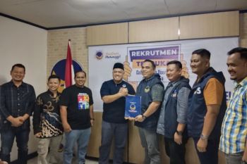 Diiringi relawan, Yopi Arianto daftar Bakal Calon Gubernur Riau ke NasDem