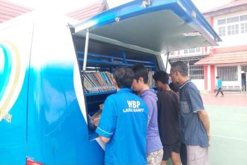Perpustakaan Keliling sambangi Lapas Sampit layani warga binaan