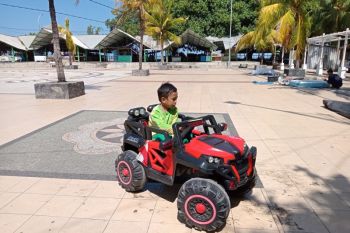 Sebanyak 17 "berugak" disiapkan di Pantai Ampenan Mataram