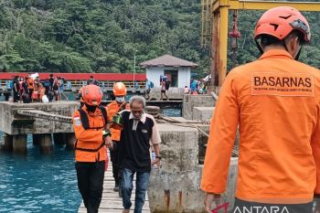 Gunung Ruang erupsi, warga Pulau Ruang, Sulut,  dievakuasi ke Bitung