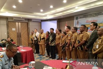 Pemkab Biak Numfor kukuhkan 20 Bapak Asuh Anak Stunting