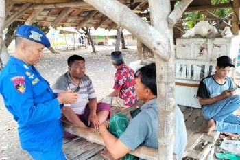 Satpolairud Situbondo rutin bina nelayan cegah kecelakaan laut