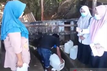 Kadinkes: Tingkat bakteri E coli di air Pincuran Silangit 6300/250 ml
