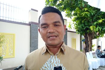 Lapangan futsal dibangun di pinggir Pantai Ampenan Mataram