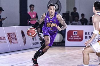 Hawks melepas pemain asing Augustus Stone Jr