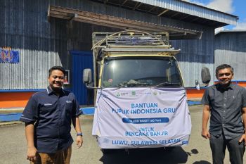 Pupuk Indonesia menyalurkan bantuan 80 ton beras untuk korban banjir di Sulsel