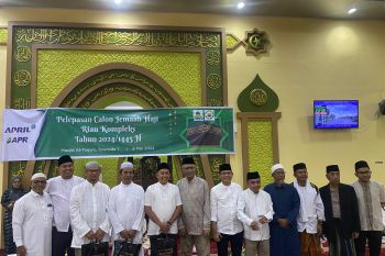 Sembilan karyawan dibiayai RAPP berangkat bersama puluhan calon haji reguler lainnya