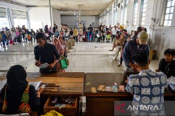 Penyaluran bansos PKH tahap dua di Bandung
