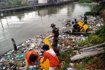 Aksi bersih-bersih sampah daerah pesisir Nunukan