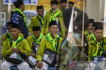Kedatangan jamaah calon haji di asrama haji embarkasi Kertajati