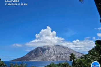 Badan Geologi catat 19 kali gempa guguran di Gunung Ruang