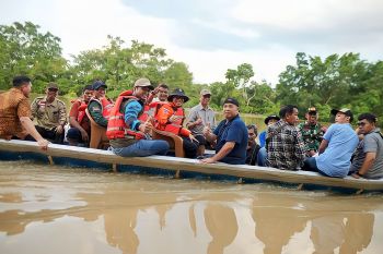 Bupati OKU antarkan bantuan untuk korban banjir di daerah terisolasi
